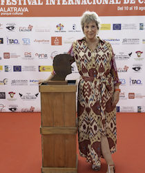 Luisa Ezquerra en «La vecina de al lado» gana premio a mejor actriz.