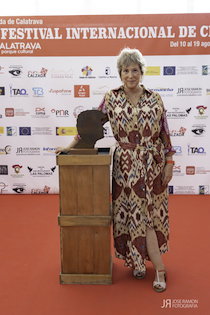 Luisa Ezquerra en «La vecina de al lado» gana premio a mejor actriz.